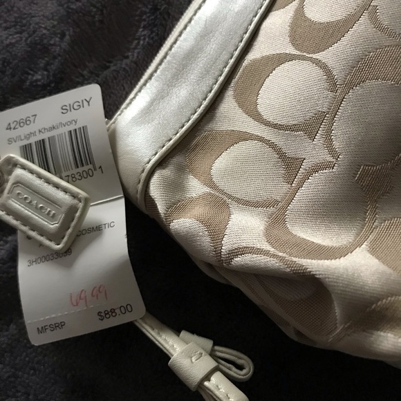 New Coach signature canvas and leather small bag - Picture 9 of 12